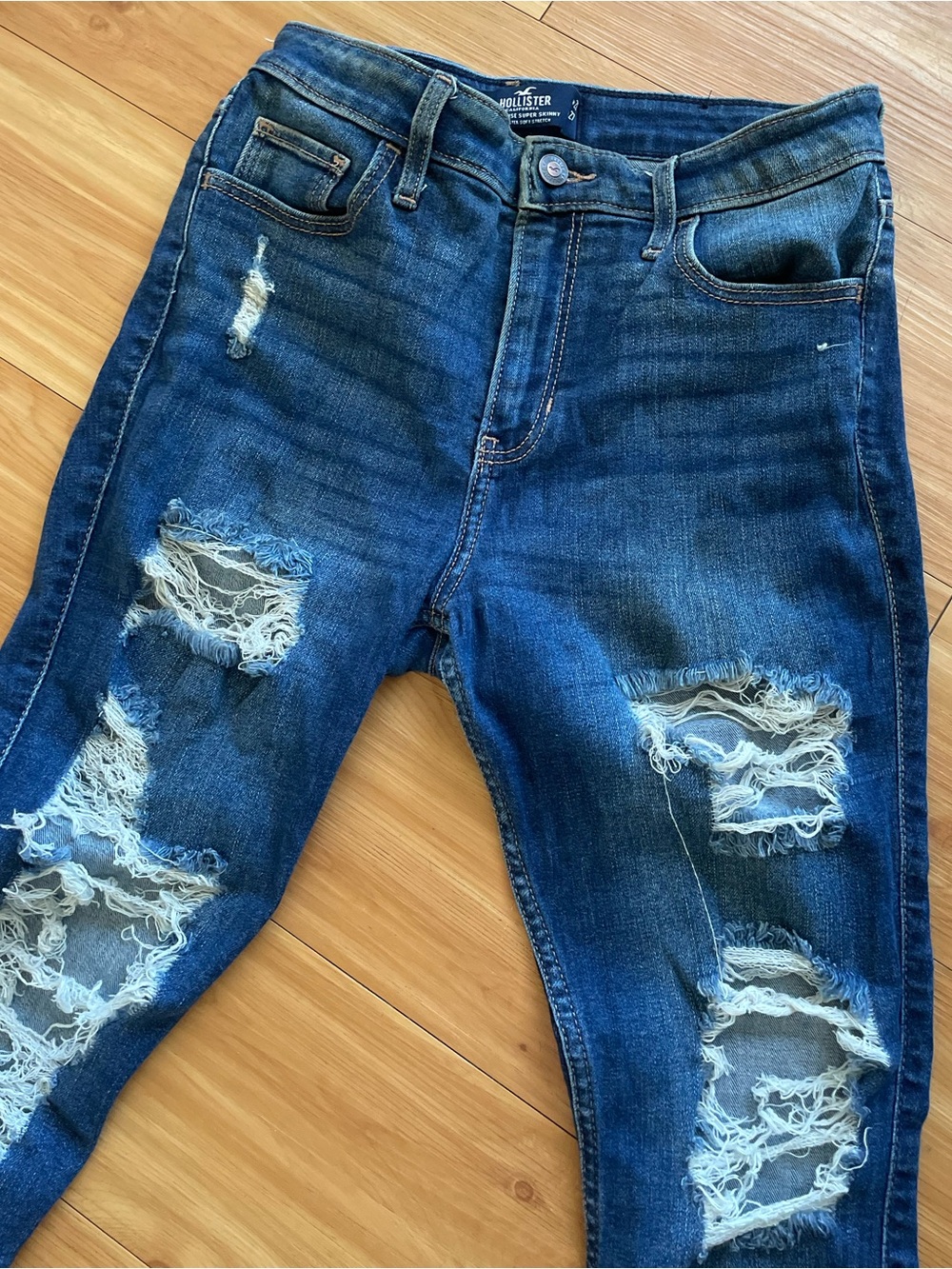 Hollister Women’s Distressed Dark Blue Skinny Jeans